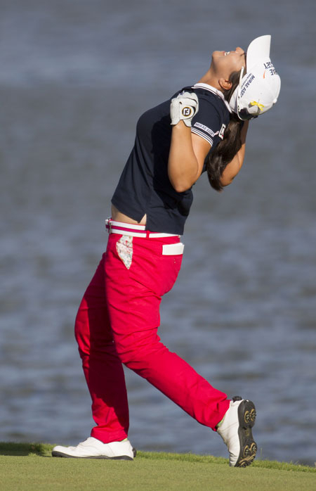 김세영이 14일 개막하는 LPGA 투어 롯데 챔피언십에서 2연패에 도전한다. 김세영이 지난해 대회 4라운드 18번홀에서 칩인 파를 성공한 뒤 기뻐하는 모습. AP연합뉴스