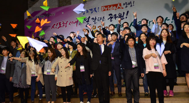 21일부터 22일까지 안동 그랜드호텔에서 김현기 경북도 행정부지사와 경북도 소속 7급 이하(40세 이하) 공무원 정책연구모임 회원 116명이 