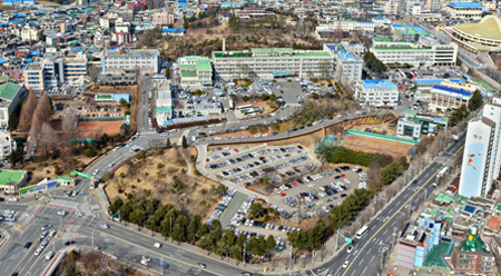 경북도청 이전터를 두고 뚜렷한 개발 계획이 없는 상황에서 대구시청사 이전을 비롯해 창조경제 기지, 법원