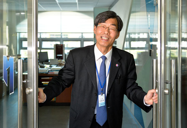 지난 2013년 3월 대구일마이스터고로 부임한 이윤재 교장은 