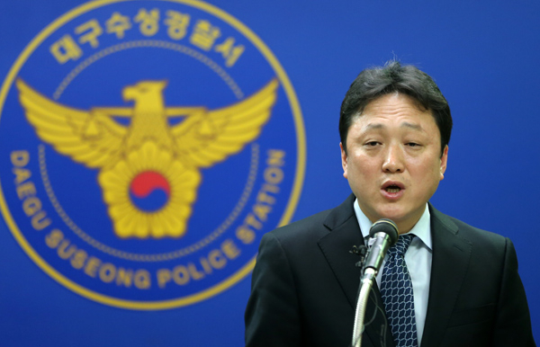 양희성 수성경찰서 형사과장이 19일 오전 대구 수성경찰서 회의실에서 건설업체 사장 살해사건 수사결과를 발표하고 있다. 연합뉴스