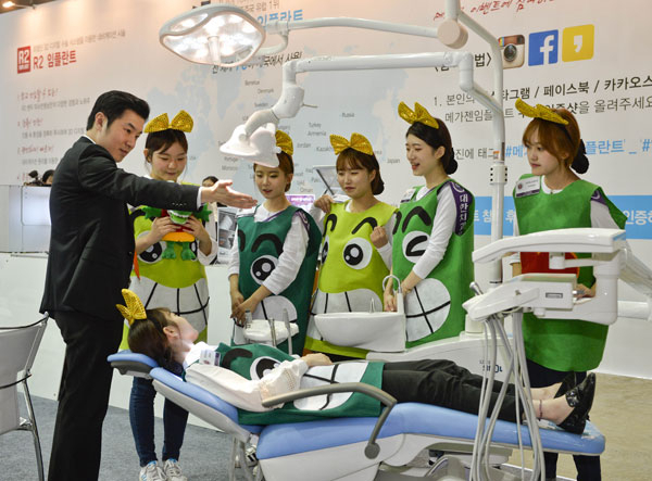 이달 24~26일 열리는 2016 메디엑스포에서는 보건의료 분야 첨단 의료기기를 만날 수 있다. 지난해 메디엑스포 모습. 매일신문 DB