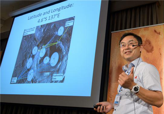 NASA의 폴윤 교수가 2030년 화성 유인탐사선이 착륙할 지점을 소개하고 있다. 국립대구과학관 제공