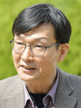 고려대(신문방송학 박사) 졸업. 전 중앙일보 기자. 전 한국언론진흥재단 연구위원