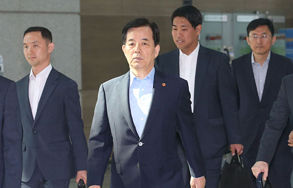 한민구 국방장관이 싱가포르에서 열리는 