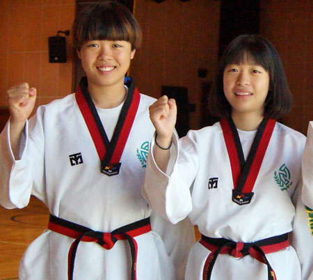 지난달 30일 열린 전국소년체전에서 금메달을 딴 성주 명인중 강보라(왼쪽부터)