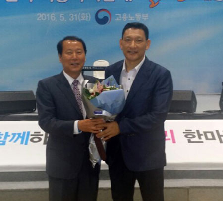 청도군은 지난달 31일 2016 전국 지방자치단체 일자리대상 시상식에서 