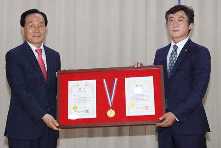 김주수 의성군수는 한국신지식인협회로부터 