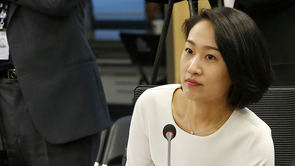 국민의당 김수민 의원이 14일 오전 국회에서 열린 제14차 정책역량강화 워크숍에 참석해 강의를 듣고 있다. 연합뉴스