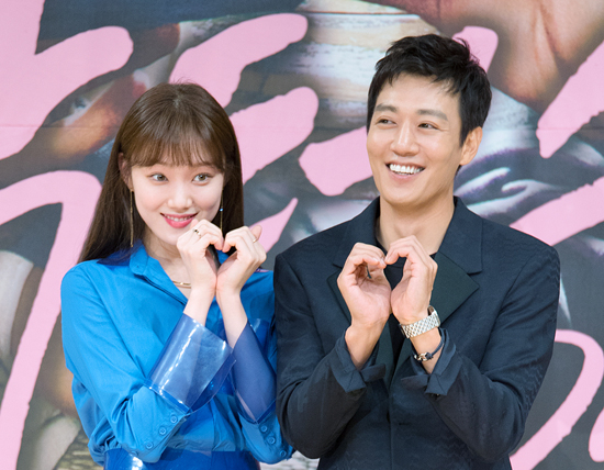 SBS 새 월화드라마 닥터스 제작발표회에 참석한 박신혜, 김래원, 이성경(왼쪽부터)