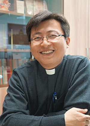 이태철 신부