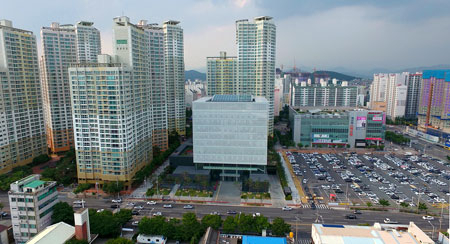 지난 4월 모습을 드러낸 대구은행 제2본점이 독특한 설계와 디자인으로 지역의 랜드마크가 되고 있다. 대구은행 제공