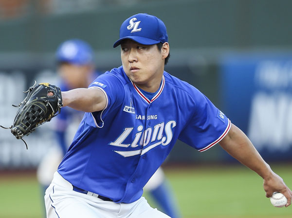 삼성 라이온즈의 차우찬이 30일 부산 사직구장에서 열린 2016 프로야구 롯데 자이언츠와의 경기에 선발 등판, 역투하고 있다. 삼성 라이온즈 제공