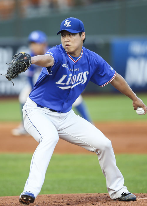 삼성 라이온즈의 차우찬이 30일 부산 사직구장에서 열린 2016 프로야구 롯데 자이언츠와의 경기에 선발 등판, 역투하고 있다. 삼성 라이온즈 제공