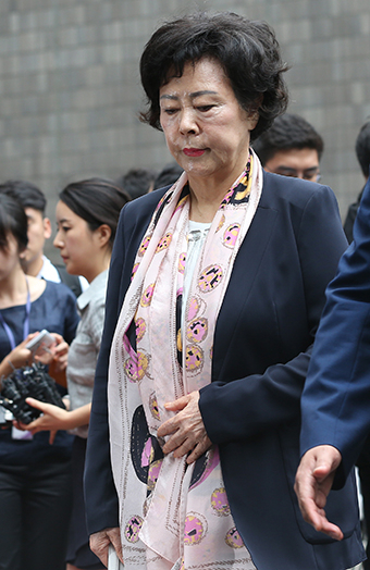 신영자 롯데장학재단 이사장이 1일 오전 