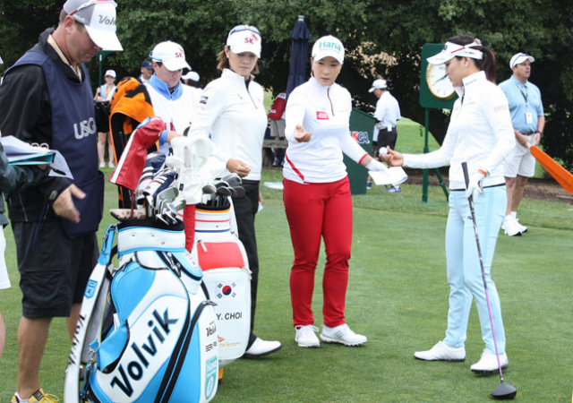 US여자오픈에 출전한 박세리(가운데), 최나연(왼쪽), 유소연이 지난 8일 1라운드 10번홀에서 티샷을 준비하고 있다. 연합뉴스