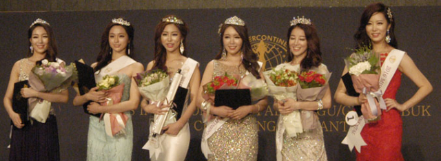 2016 미스 인터콘티넨탈 대구·경북＆충칭 대회 입상자들이 환하게 웃고 있다. 코레아트 제공