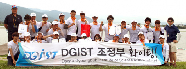 DGIST 조정부가 9, 10일 이틀 동안 부산 서낙동강 조정경기장에서 열린 제42회 장보고기 전국조정대회에서 금메달 2개, 은메달 3개, 동메달 4개를 획득하는 성과를 거뒀다. DGIST 제공