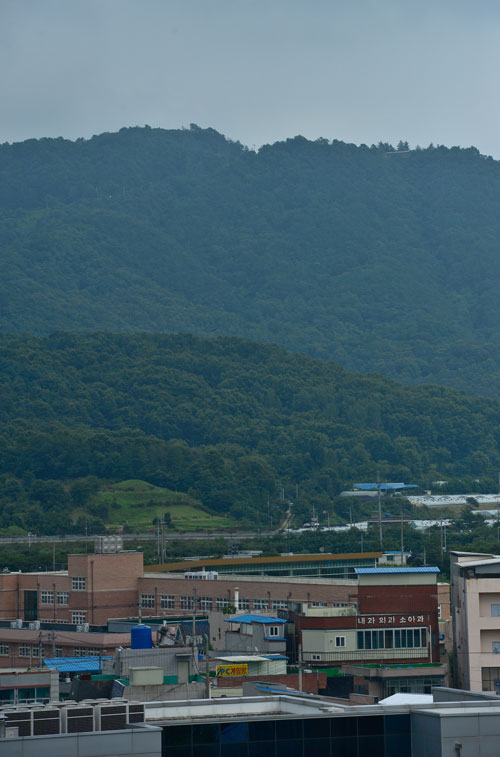 성주군 성주읍 인근 해발 350m 산 정상에 사드 배치 유력지로 알려진 성산포대가 자리하고 있다. 우태욱 기자 woo@msnet.co.kr