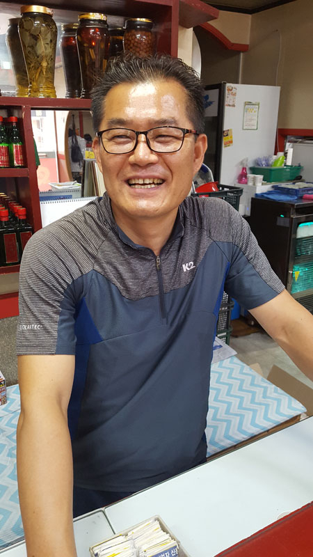 구미의 짜장면 기부천사 최상필(구미 원평동 국빈반점 대표) 씨. 이창희 기자