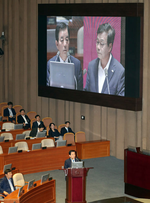 성주 사드 배치 저지 투쟁위원회가 19일 성주군청 회의실에서 향후 투쟁 일정에 대해 논의하고 있다. 성일권 기자 sungig@msnet.co.kr