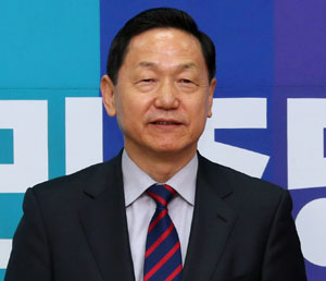 더불어민주당 김상곤 전 혁신위원장이 21일 8·27 전당대회에서 당 대표 출마를 사실상 선언했다. 연합뉴스