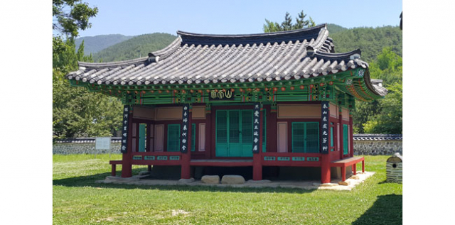 지리산 천왕봉이 보이는 곳에 있는 산천재.