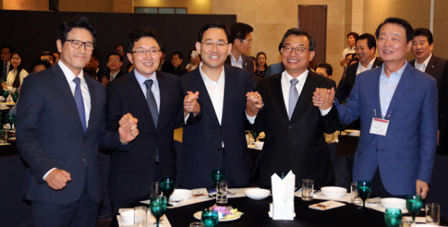 손잡은 새누리당 당권 도전 후보들 새누리당 8