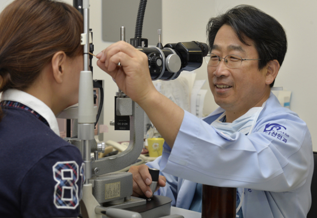 대구 중구 반월당 김기산안과는 굴절교정과 백내장 수술 분야에서 축적된 임상 경험과 높은 의료 수준을 자랑한다. 김기산안과 제공