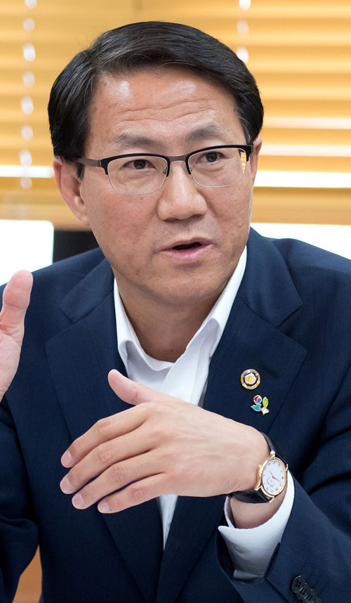 ▷1958년 경북 영일군 오천면(현 포항시 남구 오천읍) 출생 ▷포항초