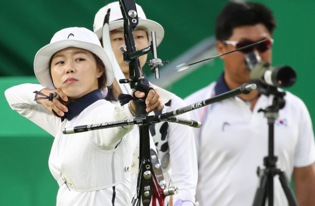 8일 브라질 리우데자네이루 삼보드로모 경기장에서 열린 리우 올림픽 여자 양궁 단체전 러시아와의 결승에서 장혜진이 활시위를 당기고 있다. 연합뉴스