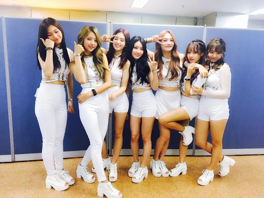 사진. 아이오아이 공식 트위터