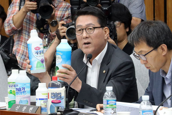 윤성규 환경부 장관이 16일 오전 국회에서 열린 