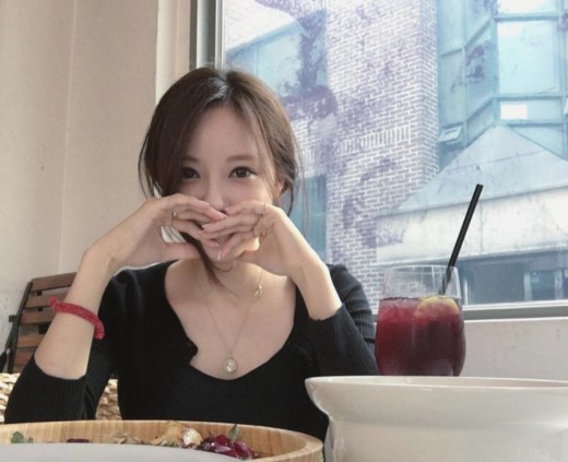 사진. 효민 SNS