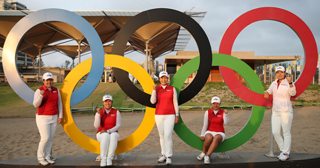 한국 여자골프 대표팀의 박인비(왼쪽부터), 양희영, 박세리 감독, 김세영, 전인지. 연합뉴스