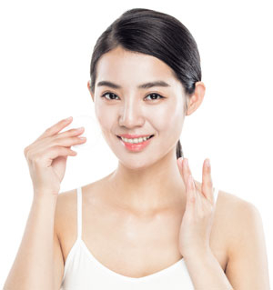둥근형의 얼굴은 편안한 느낌을 줄 수 있지만 평면적으로 보이는 단점이 있어 입체감과 윤곽을 살려주는 게 중요하다.