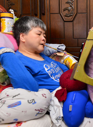 8년 전 경추수술을 받고 거동을 못 하게 된 남경은(가명