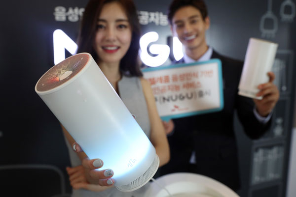 31일 SK텔레콤에서 모델들이 인공지능 서비스 