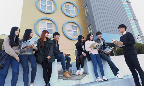 한국폴리텍대학은 저렴한 등록금과 현장실무중심교육 시스템이 강점이다. 한국폴리텍대학 구미캠퍼스 제공