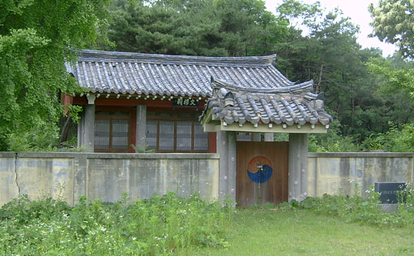 조선전기의 무신이자 학자인 송당 박영이 관직에서 물러나 낙향한 후 송당정사를 건립해 학문을 닦았다. 송당 박영의 불천위 사당인 문목사(文穆祠). 송당정사 경내에 있다.
