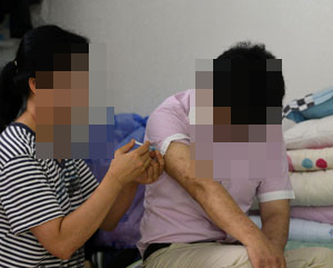 당뇨와 간경화, 신장질환 등 한꺼번에 들이닥친 병으로 큰 빚을 지게 된 목사 최선우(가명
