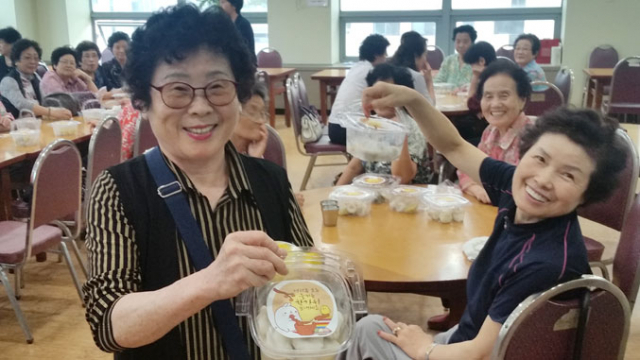 대구 북구노인복지관에 새로 나오는 어르신들을 대상으로 마련한 평생교육 프로그램인 