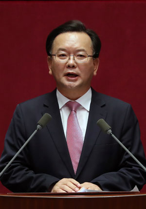 더불어민주당 김부겸 의원이 20일 오후 국회 본회의장에서 대정부 질문을 하고 있다. 연합뉴스
