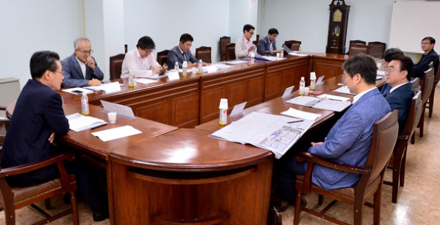 매일신문 제15기 독자위원회 7차 회의가 지난달 29일 오전 본사 회의실에서 열렸다. 김영진 기자 kyjmaeil@msnet.co.kr