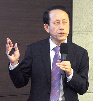 매일신문 CEO포럼 5주차 강의가 열린 포스코 국제관에서 제장명 해군사관학교 교수가 강연하고 있다. 배형욱 기자