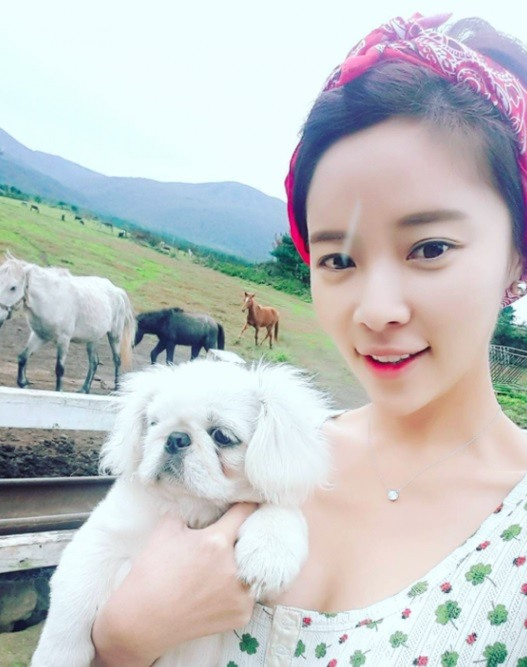 사진. 황정음SNS
