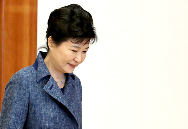 박근혜 대통령이 1일 청와대에서 열린 주한대사 신임장 제정식에 참석하고 있다. 연합뉴스