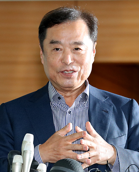 김병준 신임 국무총리 내정자가 2일 오후 서울 종로구 통의동 금융감독원 연수원에서 총리 내정에 대해 