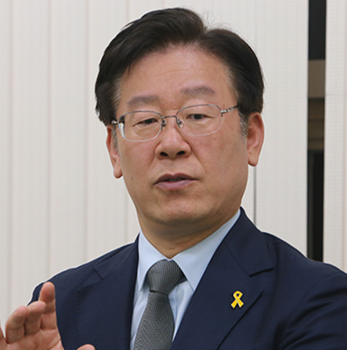 더불어민주당 대선주자 중 한명으로 꼽히는 이재명 성남시장이 2일 자신의 페이스북을 통해 