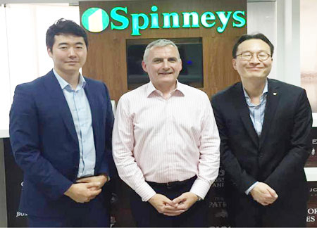 전통주 제조사 (주)국순당이 한국농수산식품유통공사, 농림축산식품부와 손잡고 이달 아랍에미리트 아부다비에 막걸리, 참순소주 등 전통주를 1만2천달러 규모로 수출한다. 한국농수산식품유통공사 제공